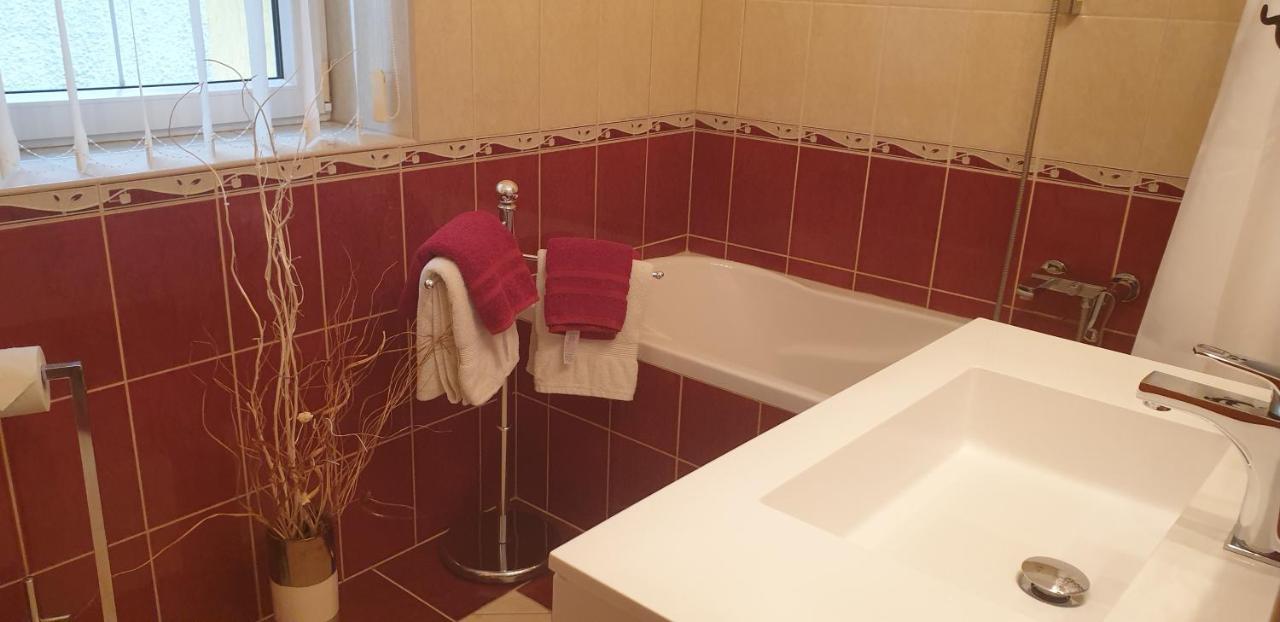 Topart Apartman Tapolca Exteriér fotografie